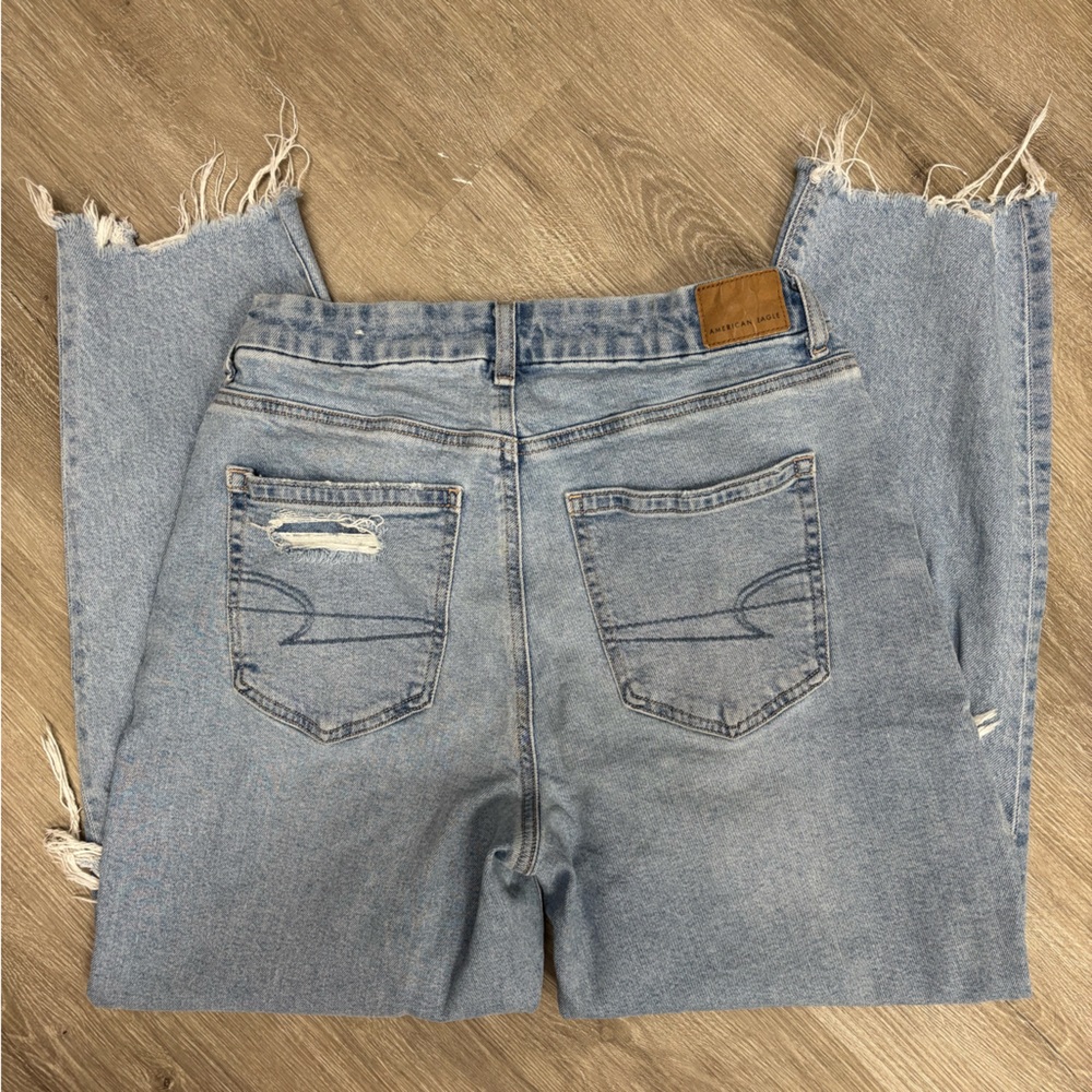 American Eagle Outfitters women's STRIGID  Light Blue Denim JEAN SIZE 8 SHORT